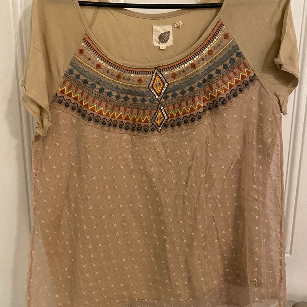 Embroidered tee